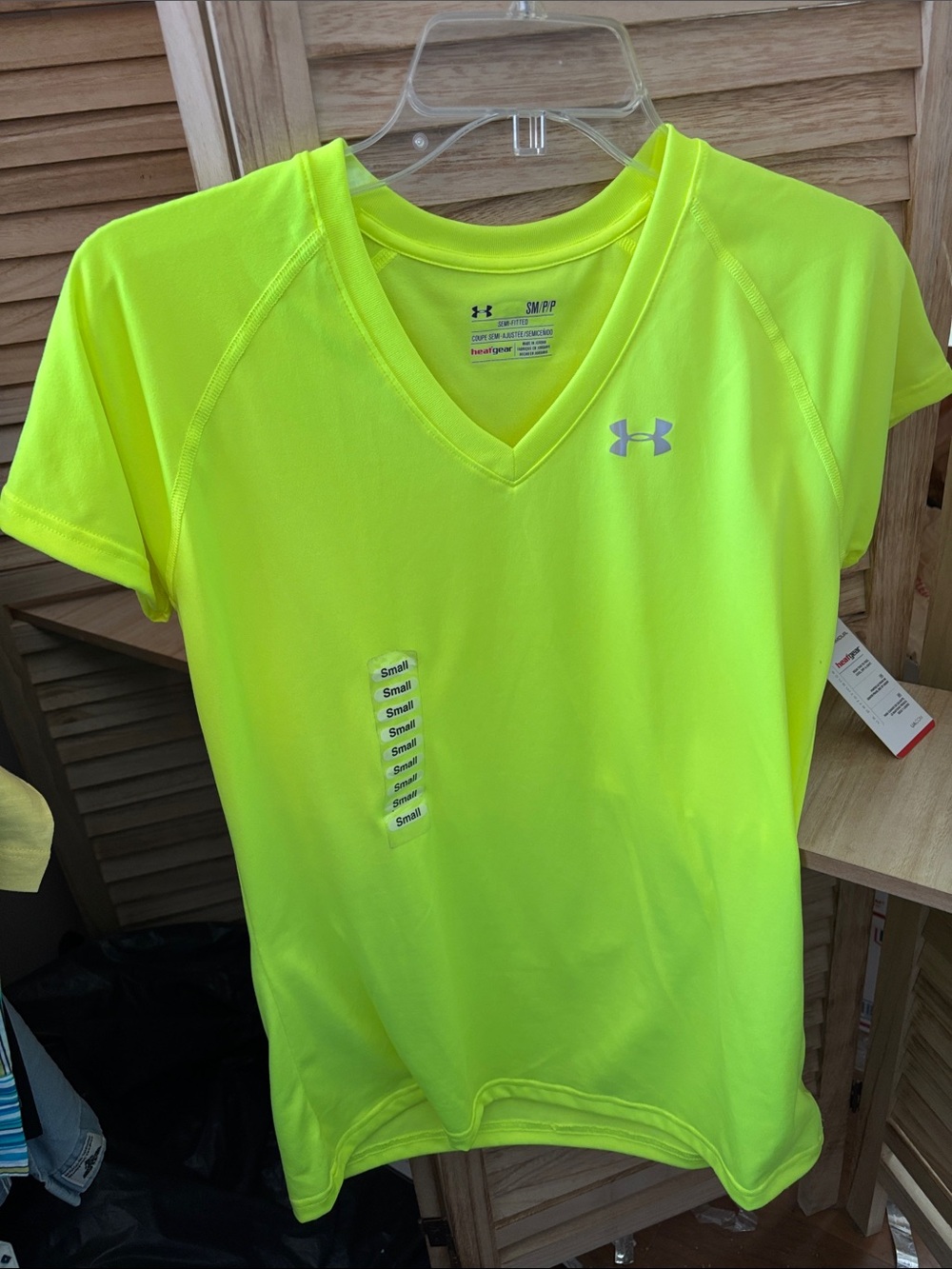Under Armour Bright Neon V-Neck Performance Tee Small NWT